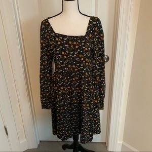 ❤️3 for $25❤️Square neck floral long sleeve dress